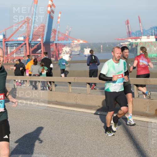 03.10.2025 - Köhlbrandbrückenlauf Yannick Fuchs http://msf.ph/oto/9148403 03.10.2025 08:39:51 Position 2 1493, 3806, 225 meine-sportfotos.de