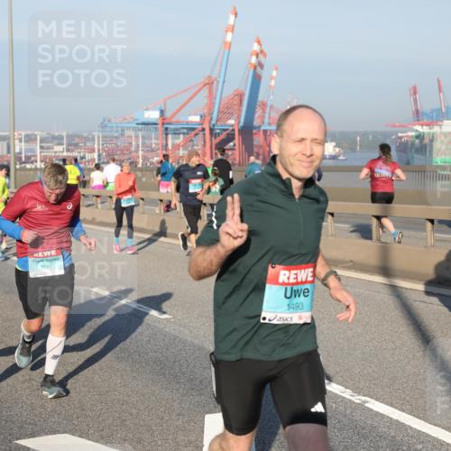 03.10.2025 - Köhlbrandbrückenlauf Yannick Fuchs http://msf.ph/oto/9148417 03.10.2025 08:39:52 Position 2 1236, 3117, 1493, 812425 meine-sportfotos.de