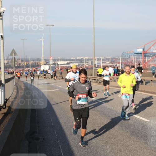 03.10.2025 - Köhlbrandbrückenlauf Yannick Fuchs http://msf.ph/oto/9148451 03.10.2025 08:39:54 Position 2 2587 meine-sportfotos.de