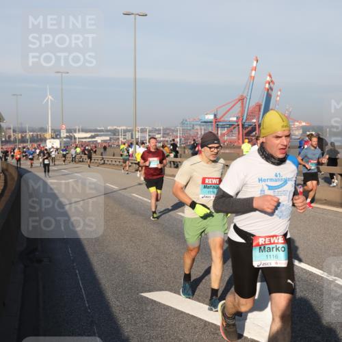 03.10.2025 - Köhlbrandbrückenlauf Yannick Fuchs http://msf.ph/oto/9148501 03.10.2025 08:39:57 Position 2 1776, 41, 1116 meine-sportfotos.de