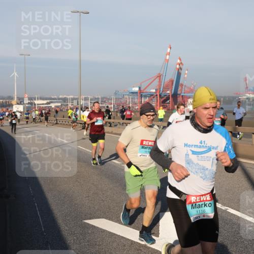03.10.2025 - Köhlbrandbrückenlauf Yannick Fuchs http://msf.ph/oto/9148505 03.10.2025 08:39:57 Position 2 41, 1776, 29, 2012, 1116 meine-sportfotos.de