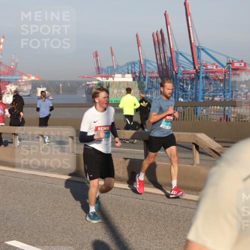 03.10.2025 - Köhlbrandbrückenlauf Yannick Fuchs http://msf.ph/oto/9148517 03.10.2025 08:39:59 Position 2  meine-sportfotos.de