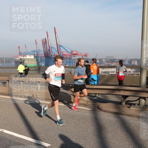 03.10.2025 - Köhlbrandbrückenlauf Yannick Fuchs http://msf.ph/oto/9148527 03.10.2025 08:39:59 Position 2 3111, 118 meine-sportfotos.de