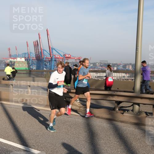 03.10.2025 - Köhlbrandbrückenlauf Yannick Fuchs http://msf.ph/oto/9148530 03.10.2025 08:39:59 Position 2 118 meine-sportfotos.de