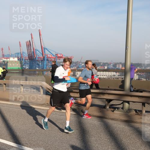 03.10.2025 - Köhlbrandbrückenlauf Yannick Fuchs http://msf.ph/oto/9148532 03.10.2025 08:39:59 Position 2  meine-sportfotos.de