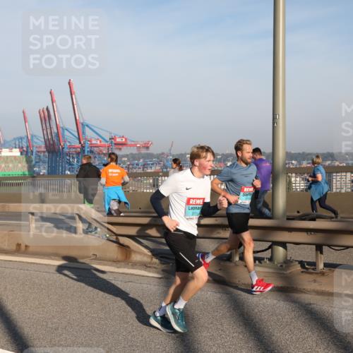 03.10.2025 - Köhlbrandbrückenlauf Yannick Fuchs http://msf.ph/oto/9148538 03.10.2025 08:40:00 Position 2 3111, 118 meine-sportfotos.de