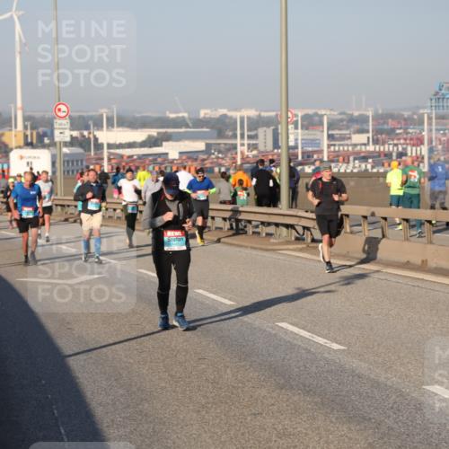 03.10.2025 - Köhlbrandbrückenlauf Yannick Fuchs http://msf.ph/oto/9148581 03.10.2025 08:40:03 Position 2 12025 meine-sportfotos.de