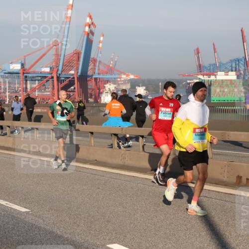 03.10.2025 - Köhlbrandbrückenlauf Yannick Fuchs http://msf.ph/oto/9148586 03.10.2025 08:40:03 Position 2 19, 3521, 1702 meine-sportfotos.de