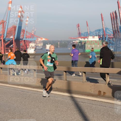 03.10.2025 - Köhlbrandbrückenlauf Yannick Fuchs http://msf.ph/oto/9148604 03.10.2025 08:40:05 Position 2 3073, 19, 3521 meine-sportfotos.de
