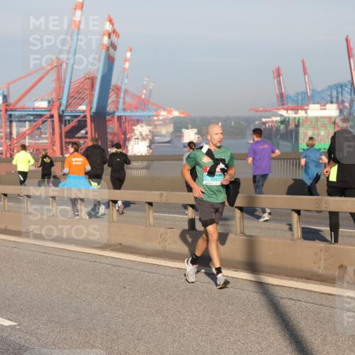 03.10.2025 - Köhlbrandbrückenlauf Yannick Fuchs http://msf.ph/oto/9148607 03.10.2025 08:40:05 Position 2 3073 meine-sportfotos.de