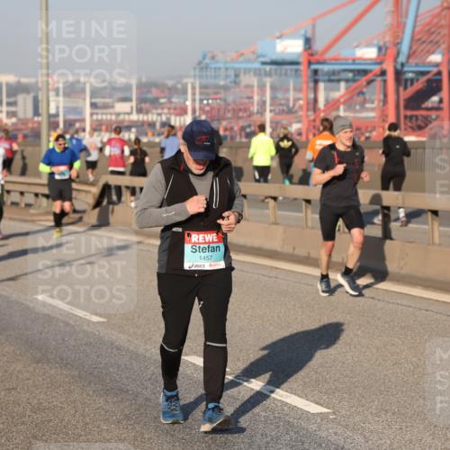 03.10.2025 - Köhlbrandbrückenlauf Yannick Fuchs http://msf.ph/oto/9148637 03.10.2025 08:40:07 Position 2 1457 meine-sportfotos.de