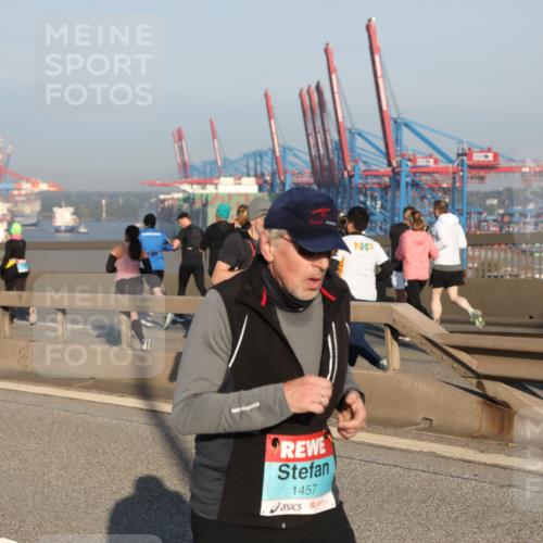 03.10.2025 - Köhlbrandbrückenlauf Yannick Fuchs http://msf.ph/oto/9148670 03.10.2025 08:40:09 Position 2 1457 meine-sportfotos.de