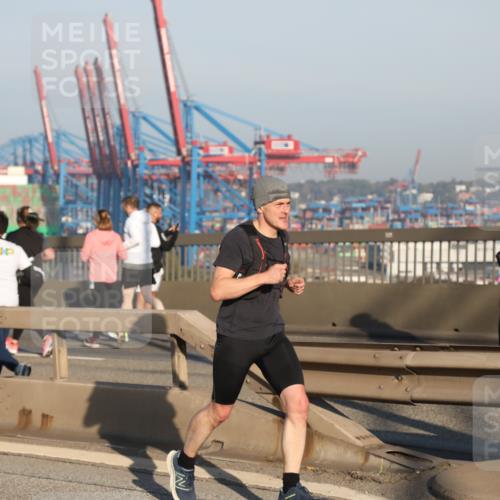 03.10.2025 - Köhlbrandbrückenlauf Yannick Fuchs http://msf.ph/oto/9148673 03.10.2025 08:40:10 Position 2  meine-sportfotos.de