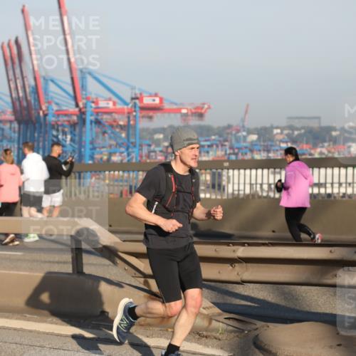 03.10.2025 - Köhlbrandbrückenlauf Yannick Fuchs http://msf.ph/oto/9148676 03.10.2025 08:40:10 Position 2  meine-sportfotos.de