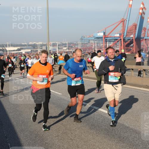 03.10.2025 - Köhlbrandbrückenlauf Yannick Fuchs http://msf.ph/oto/9148694 03.10.2025 08:40:12 Position 2 3708, 1543 meine-sportfotos.de