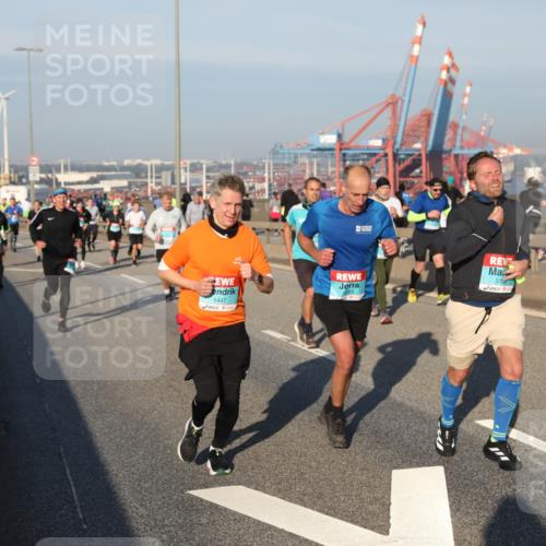 03.10.2025 - Köhlbrandbrückenlauf Yannick Fuchs http://msf.ph/oto/9148708 03.10.2025 08:40:13 Position 2 1447, 1543, 3706 meine-sportfotos.de
