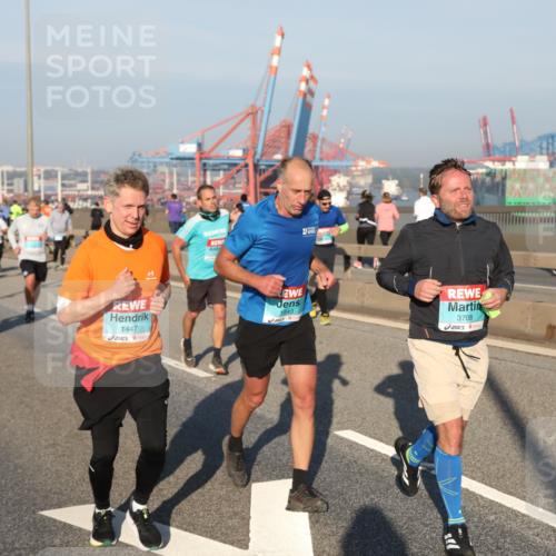 03.10.2025 - Köhlbrandbrückenlauf Yannick Fuchs http://msf.ph/oto/9148718 03.10.2025 08:40:13 Position 2 1447, 1543, 3708 meine-sportfotos.de