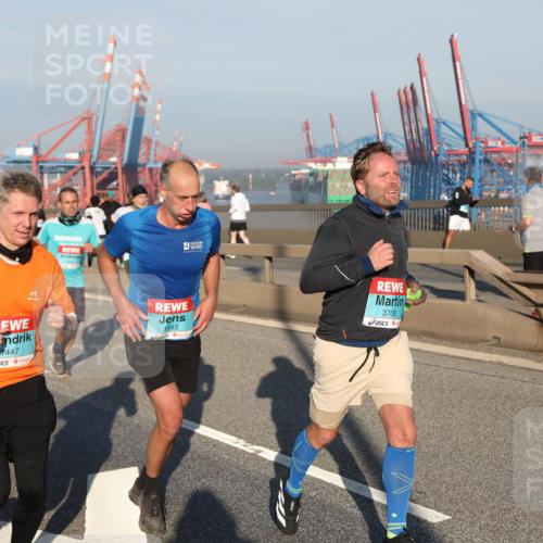 03.10.2025 - Köhlbrandbrückenlauf Yannick Fuchs http://msf.ph/oto/9148722 03.10.2025 08:40:13 Position 2 1447, 1543, 3708 meine-sportfotos.de