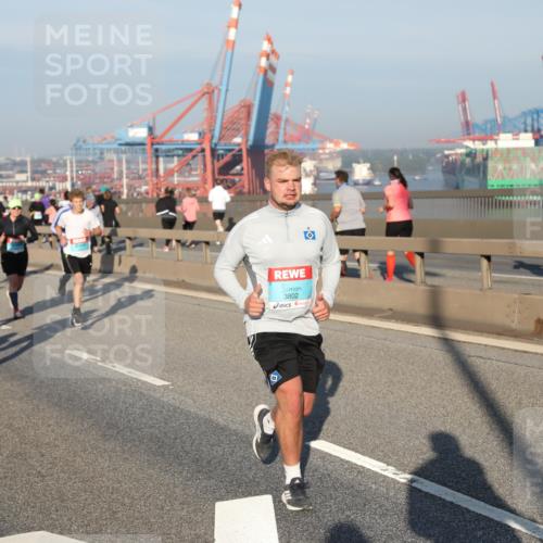03.10.2025 - Köhlbrandbrückenlauf Yannick Fuchs http://msf.ph/oto/9148766 03.10.2025 08:40:17 Position 2 3802 meine-sportfotos.de