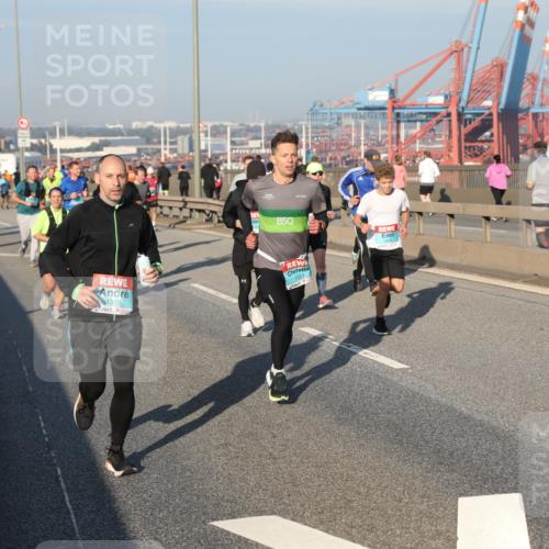 03.10.2025 - Köhlbrandbrückenlauf Yannick Fuchs http://msf.ph/oto/9148779 03.10.2025 08:40:18 Position 2 1313, 1311 meine-sportfotos.de