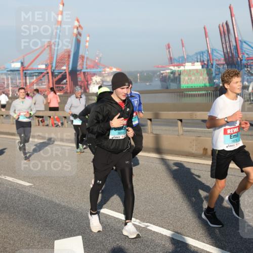 03.10.2025 - Köhlbrandbrückenlauf Yannick Fuchs http://msf.ph/oto/9148808 03.10.2025 08:40:20 Position 2 3655, 1878 meine-sportfotos.de