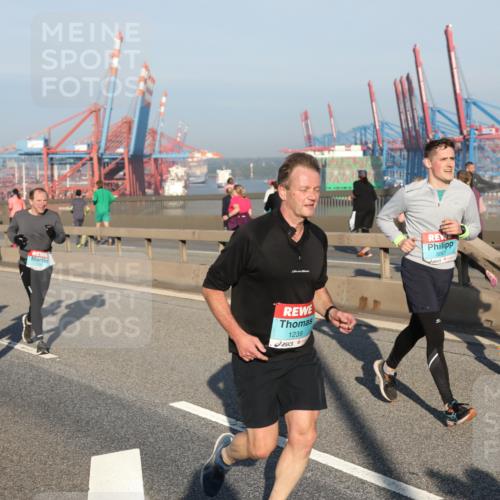 03.10.2025 - Köhlbrandbrückenlauf Yannick Fuchs http://msf.ph/oto/9148845 03.10.2025 08:40:23 Position 2 1239, 3067, 1073 meine-sportfotos.de