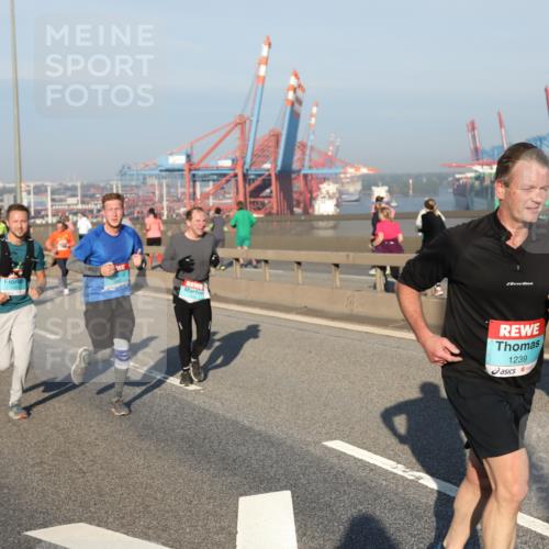 03.10.2025 - Köhlbrandbrückenlauf Yannick Fuchs http://msf.ph/oto/9148849 03.10.2025 08:40:23 Position 2 1239 meine-sportfotos.de