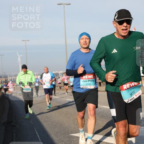 03.10.2025 - Köhlbrandbrückenlauf Yannick Fuchs http://msf.ph/oto/9148942 03.10.2025 08:40:30 Position 2 2798, 3812 meine-sportfotos.de