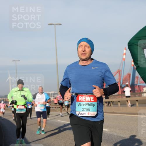 03.10.2025 - Köhlbrandbrückenlauf Yannick Fuchs http://msf.ph/oto/9148945 03.10.2025 08:40:31 Position 2 2798 meine-sportfotos.de