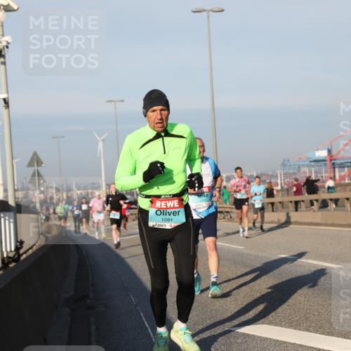 03.10.2025 - Köhlbrandbrückenlauf Yannick Fuchs http://msf.ph/oto/9148964 03.10.2025 08:40:32 Position 2 1091 meine-sportfotos.de