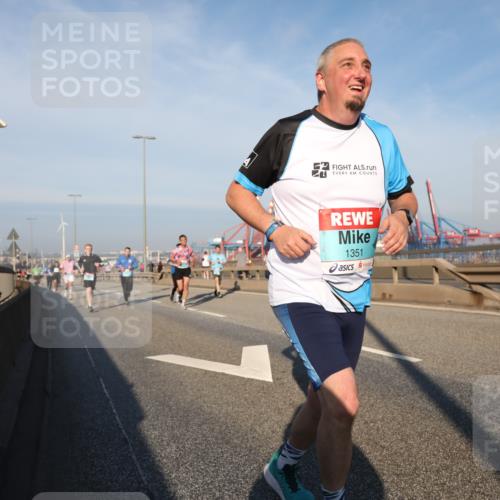 03.10.2025 - Köhlbrandbrückenlauf Yannick Fuchs http://msf.ph/oto/9148986 03.10.2025 08:40:34 Position 2 1351 meine-sportfotos.de