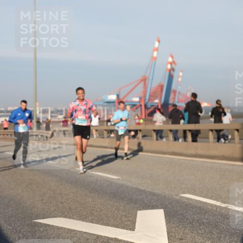 03.10.2025 - Köhlbrandbrückenlauf Yannick Fuchs http://msf.ph/oto/9148990 03.10.2025 08:40:35 Position 2  meine-sportfotos.de