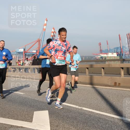 03.10.2025 - Köhlbrandbrückenlauf Yannick Fuchs http://msf.ph/oto/9149021 03.10.2025 08:40:36 Position 2 3516, 2944, 1039 meine-sportfotos.de