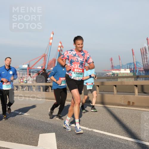 03.10.2025 - Köhlbrandbrückenlauf Yannick Fuchs http://msf.ph/oto/9149023 03.10.2025 08:40:37 Position 2 3516, 2944, 1039, 2732 meine-sportfotos.de