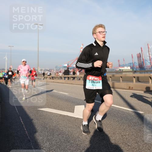 03.10.2025 - Köhlbrandbrückenlauf Yannick Fuchs http://msf.ph/oto/9149043 03.10.2025 08:40:38 Position 2 3516, 1370 meine-sportfotos.de