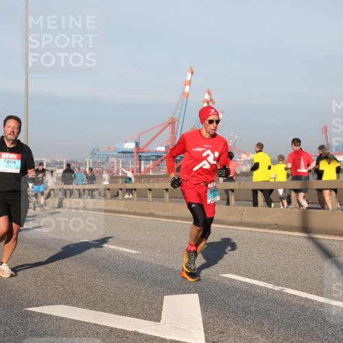 03.10.2025 - Köhlbrandbrückenlauf Yannick Fuchs http://msf.ph/oto/9149100 03.10.2025 08:40:42 Position 2 3235 meine-sportfotos.de