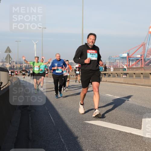 03.10.2025 - Köhlbrandbrückenlauf Yannick Fuchs http://msf.ph/oto/9149107 03.10.2025 08:40:42 Position 2 3235 meine-sportfotos.de