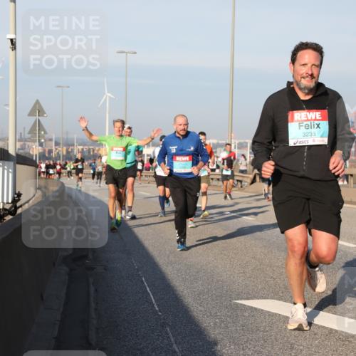 03.10.2025 - Köhlbrandbrückenlauf Yannick Fuchs http://msf.ph/oto/9149116 03.10.2025 08:40:43 Position 2 18, 3235 meine-sportfotos.de