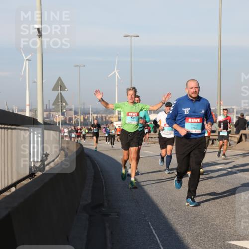 03.10.2025 - Köhlbrandbrückenlauf Yannick Fuchs http://msf.ph/oto/9149119 03.10.2025 08:40:43 Position 2 18, 3764 meine-sportfotos.de