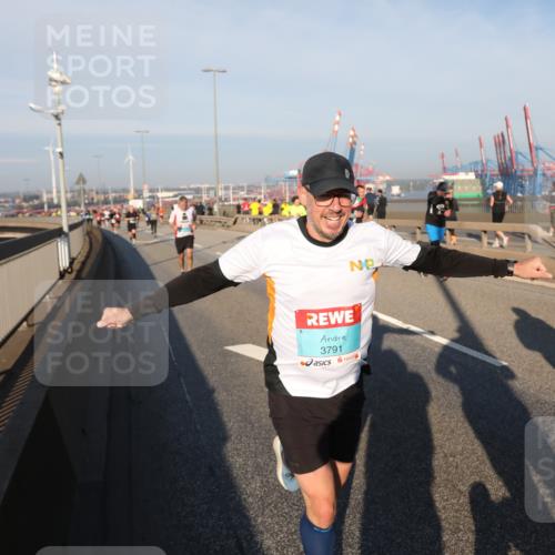 03.10.2025 - Köhlbrandbrückenlauf Yannick Fuchs http://msf.ph/oto/9149207 03.10.2025 08:40:49 Position 2 3791 meine-sportfotos.de