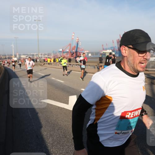 03.10.2025 - Köhlbrandbrückenlauf Yannick Fuchs http://msf.ph/oto/9149213 03.10.2025 08:40:49 Position 2 3791 meine-sportfotos.de
