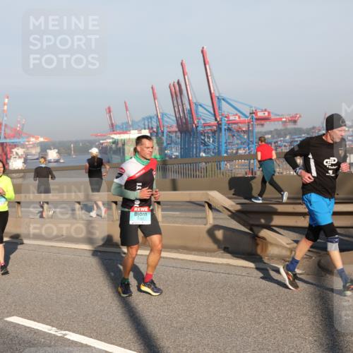 03.10.2025 - Köhlbrandbrückenlauf Yannick Fuchs http://msf.ph/oto/9149229 03.10.2025 08:40:50 Position 2 3053, 18 meine-sportfotos.de