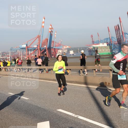 03.10.2025 - Köhlbrandbrückenlauf Yannick Fuchs http://msf.ph/oto/9149231 03.10.2025 08:40:50 Position 2 3236, 3053 meine-sportfotos.de