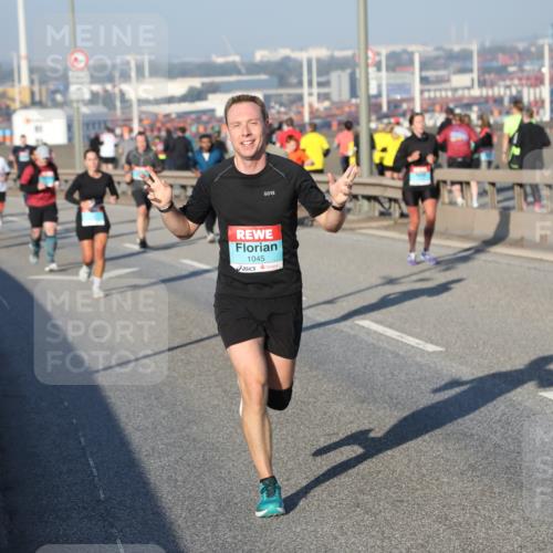 03.10.2025 - Köhlbrandbrückenlauf Yannick Fuchs http://msf.ph/oto/9149270 03.10.2025 08:40:54 Position 2 1045 meine-sportfotos.de