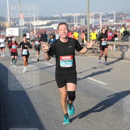 03.10.2025 - Köhlbrandbrückenlauf Yannick Fuchs http://msf.ph/oto/9149274 03.10.2025 08:40:54 Position 2 1045 meine-sportfotos.de