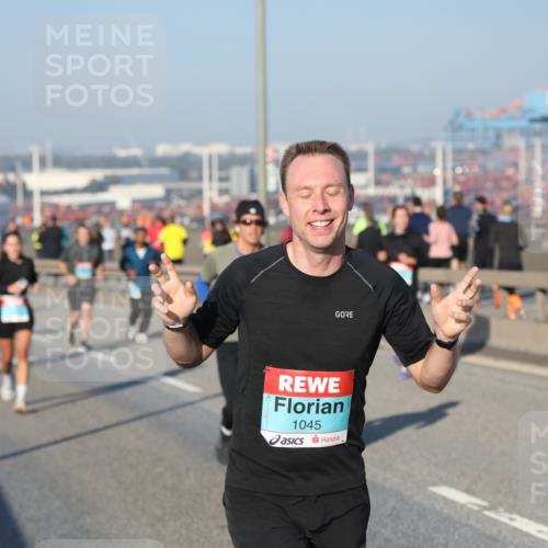 03.10.2025 - Köhlbrandbrückenlauf Yannick Fuchs http://msf.ph/oto/9149286 03.10.2025 08:40:55 Position 2 1045 meine-sportfotos.de