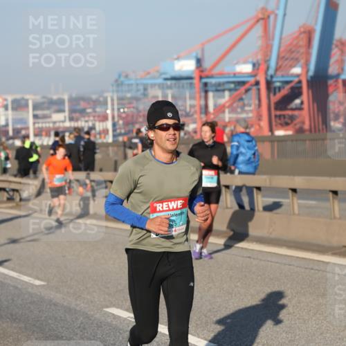03.10.2025 - Köhlbrandbrückenlauf Yannick Fuchs http://msf.ph/oto/9149311 03.10.2025 08:40:57 Position 2 245 meine-sportfotos.de