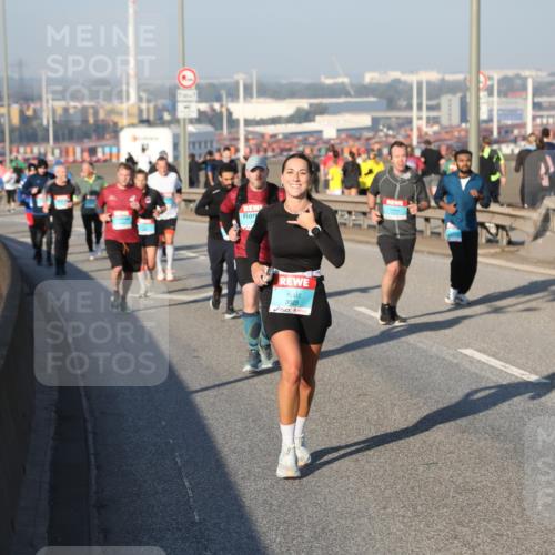 03.10.2025 - Köhlbrandbrückenlauf Yannick Fuchs http://msf.ph/oto/9149321 03.10.2025 08:40:58 Position 2 3825 meine-sportfotos.de