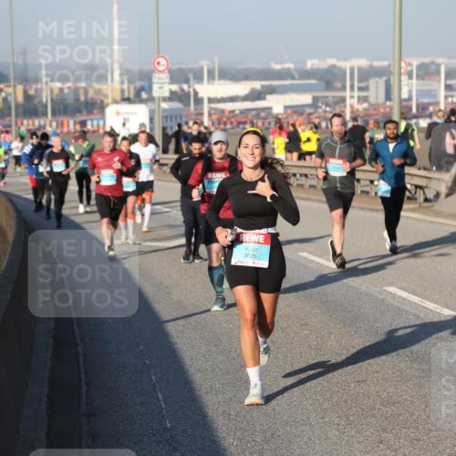 03.10.2025 - Köhlbrandbrückenlauf Yannick Fuchs http://msf.ph/oto/9149325 03.10.2025 08:40:58 Position 2 3825 meine-sportfotos.de