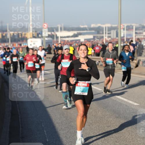 03.10.2025 - Köhlbrandbrückenlauf Yannick Fuchs http://msf.ph/oto/9149336 03.10.2025 08:40:59 Position 2 3825 meine-sportfotos.de